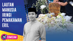 Tumpah Ruah, Lautan Manusia Iringi Pemakaman Almarhum Emmeril Kahn Mumtadz