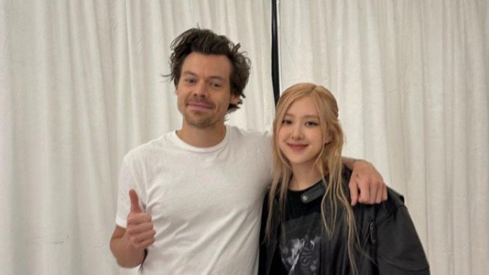 Rose BLACKPINK fangirling di Konser Harry Styles