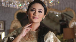 Proyek ‘Roro Jonggrang’ Sari Batubara untuk Busana Lebaran Krisdayanti