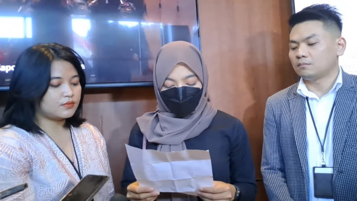 Oklin Fia Nonaktifkan Media Sosial Usai Video Es Krimnya Viral