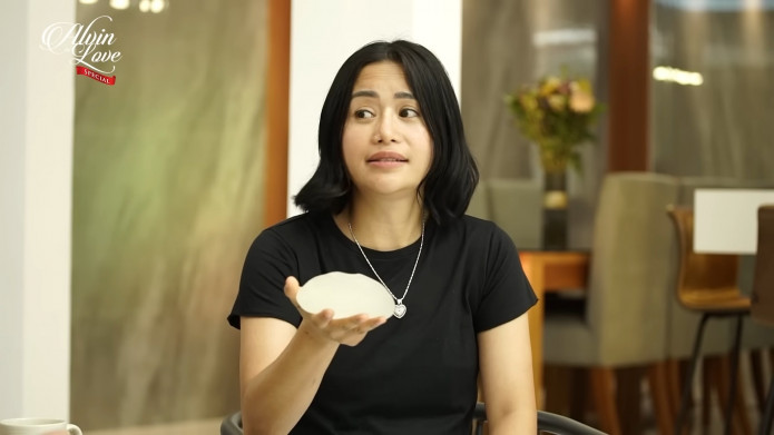 Farida Nurhan Blak-blakan Soal Lepas Implan, Langsung Trending di Youtube!