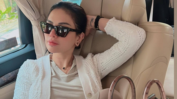 Lolly Ditahan Polisi London, Nikita Mirzani Naik Pitam