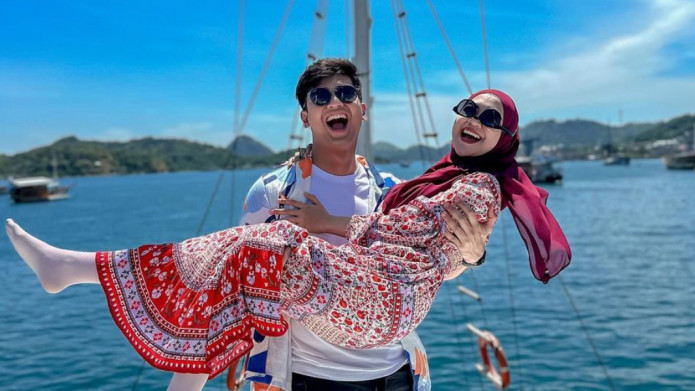 Ria Ricis Klarifikasi Isu Keretakan Rumah Tangga dengan Teuku Ryan