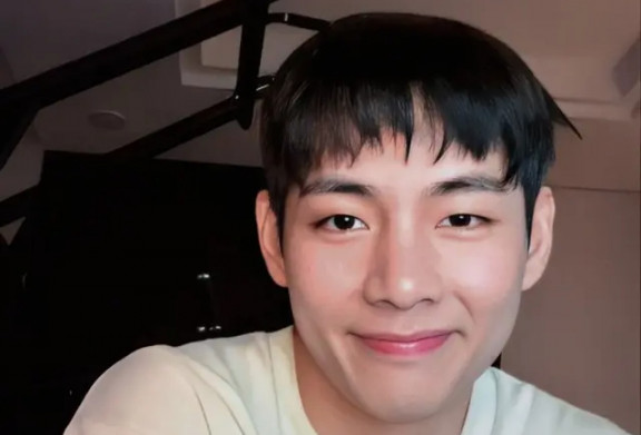 Penampilan Baru V BTS Sebelum Wajib Militer