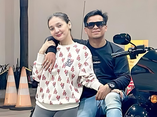 Usai Sebarkan Isu KDRT, Umi Kalsum Kini Pamer Kemesraan dengan Wirang Birawa