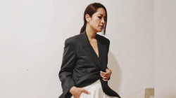 5 Potret Gaya Busana Serba Hitam ala Sari Nila a.k.a Om Rosa Sinetron Ikatan Cinta