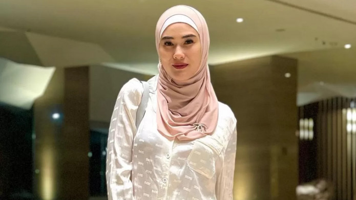 Pro dan Kontra Adik Ipar Jual Baju Stevie Agnecya untuk Donasi