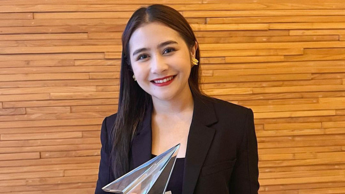 Reaksi Prilly Latuconsina Dikabarkan Pacaran dengan Dikta