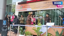Penampilan Harvey Moeis dan Helena Lim Saat Diserahkan ke Kejari Jaksel