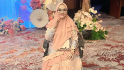 Alami Cedera Otot, Eddies Adelia Gunakan Kursi Roda