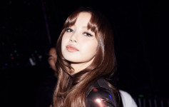 Momen Lisa BLACKPINK Makan Rendang di Jakarta