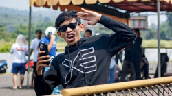 Gagal Nyaleg dan Sepi Job, Dede Kusnandar Kini Kerja jadi Pramusaji
