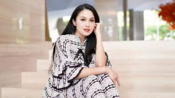 Viral Foto Diduga Sandra Dewi Tengah Liburan dengan Anak-anaknya di Singapura