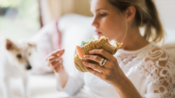 5 Makanan yang Bisa Bantu Kurangi Rasa Nyeri Saat Menstrulasi, Wajib Dicoba!