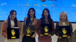 Handprint Anggota Kandis Menambah Koleksi Collect Town di Korea 360