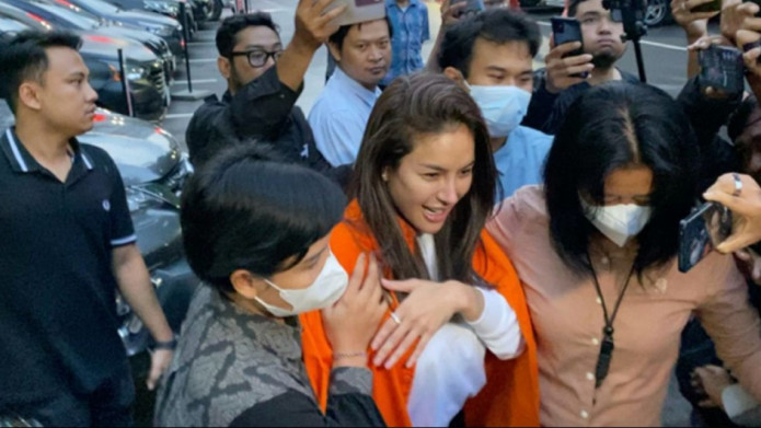 Inilah Alasan Nikita Mirzani Tampak Santai Saat Dinyatakan Resmi Ditahan