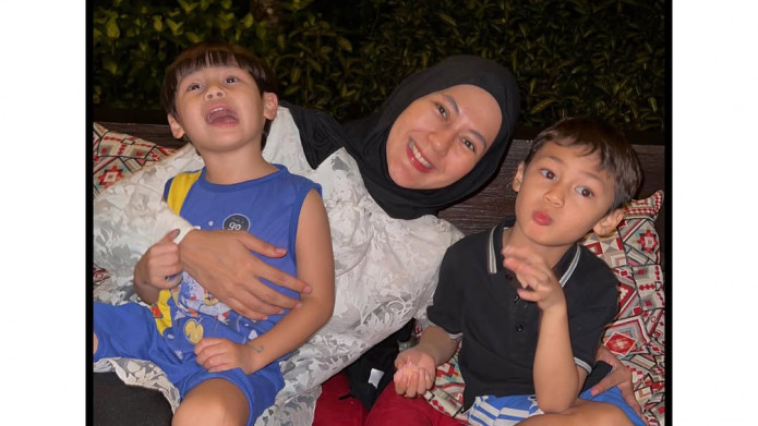 Luapan Kebahagiaan Paula Verhoeven Bisa Kumpul Kembali dengan Kedua Putranya