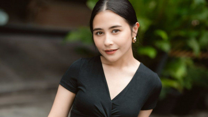 Keren, Prilly Latuconsina Bagikan Momen Saat Mengajar jadi Dosen