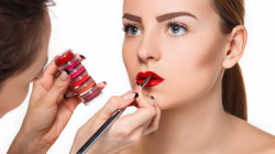 Mengenal Karakter Wanita dari 5 Warna Lipstik Favoritnya