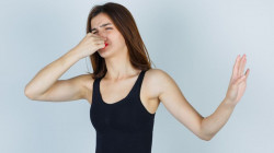 Duh, 5 Bahan Makanan yang Tanpa Sadar Bisa Menyebabkan Bau Badan