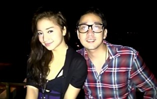 Jinsiy bikinili avtomobillarning fotosuratlari