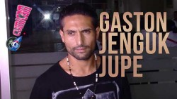 Gaston Castano Kunjungi Jupe Membawa Lipstik Merah