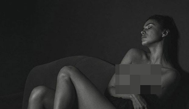 Jinsiy aloqa qilishni xohlaydigan ayolning fotosurati