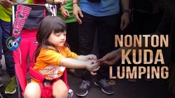 Arsy Terpukau Menyaksikan Atraksi Kuda Lumping di Malang