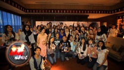 Kemeriahan Gala Premiere Film Hujan Bulan Juni di Manado (5/5)