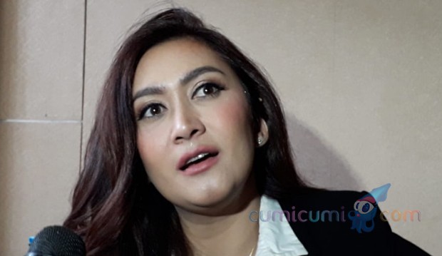 Zack Lee dan Manohara Mesra, Nafa Urbach: Mereka Dekat