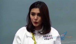 Apartemen Mendadak Angker, Angela Lee Berencana Datangkan Paranormal?